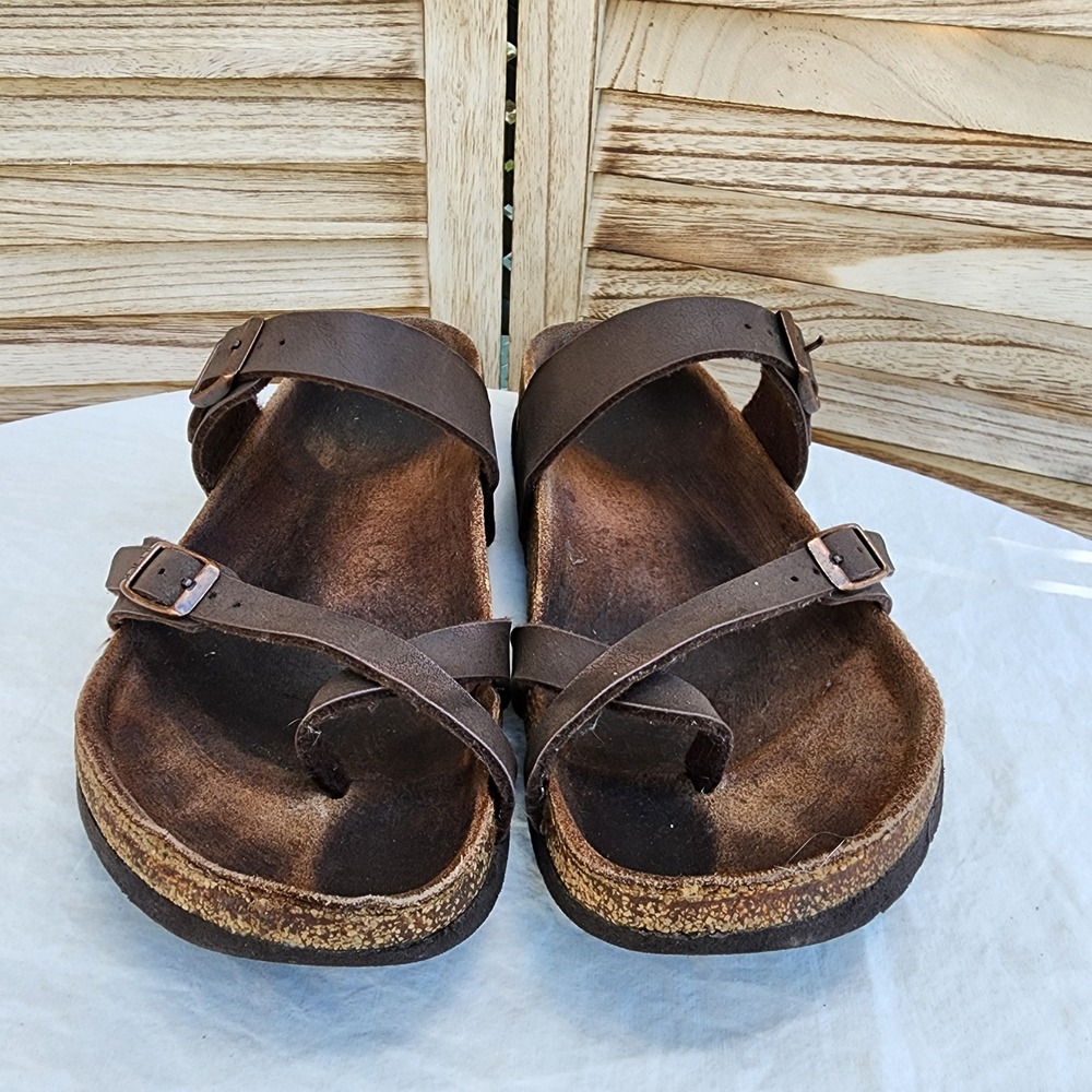 Birkenstock EU 40 US 9 to 9.5 Brown Leather Mayari Toe Loop Sandals Granola Girl